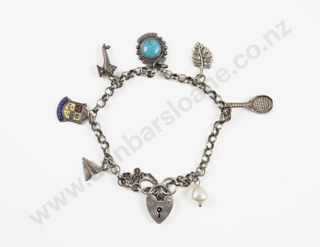 S/S Trace Link Charm Bracelet with Heart Padlock Clasp Image 1++
