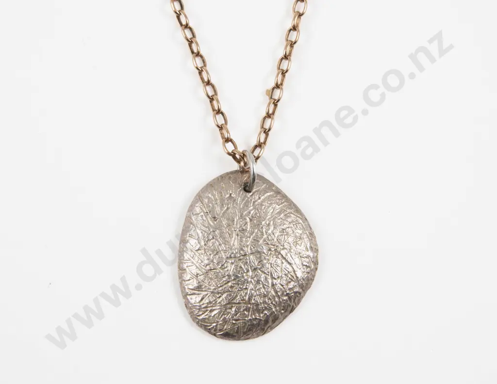 9ct Trace Link Neck Chain With Tri-Colour Textured Pendant Image 1++