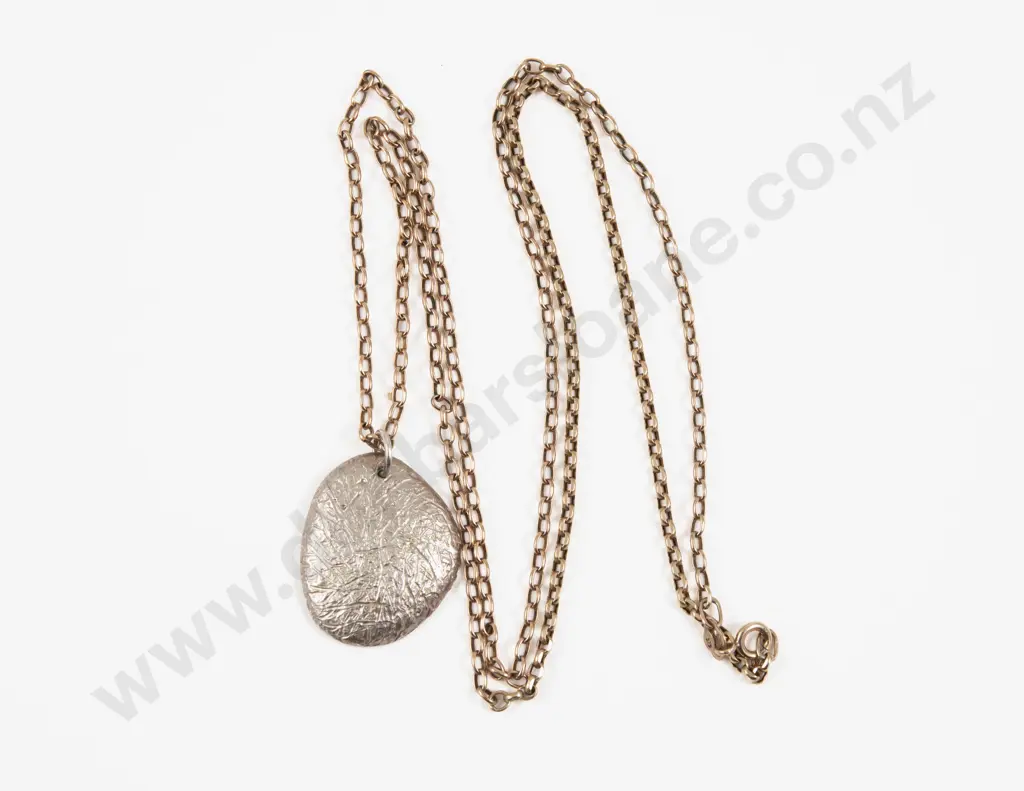 9ct Trace Link Neck Chain With Tri-Colour Textured Pendant Image 1++