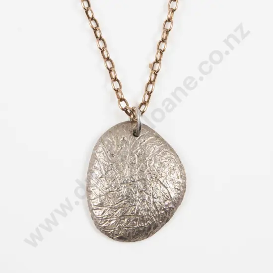9ct Trace Link Neck Chain With Tri-Colour Textured Pendant
