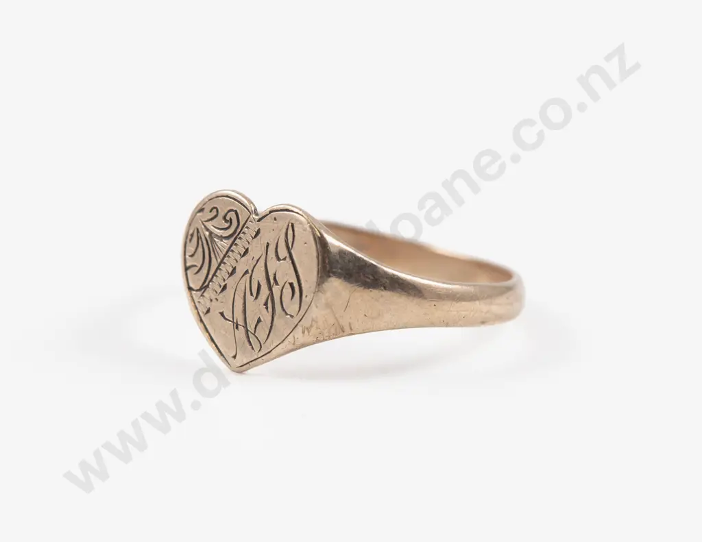 9ct Engraved Heart Ring Image 1++