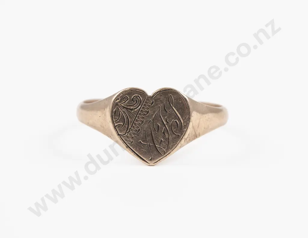 9ct Engraved Heart Ring Image 1++