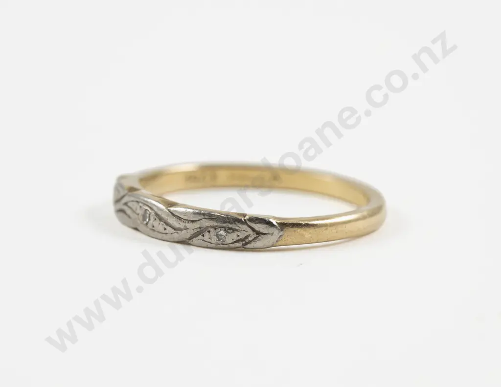 18ct Fancy Band Ring Image 1++