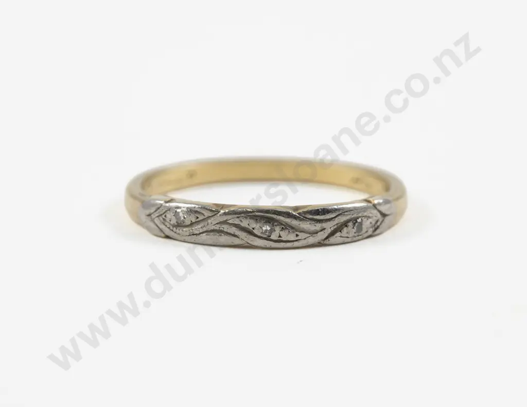 18ct Fancy Band Ring Image 1++