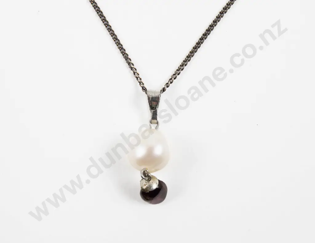 S/S Cultured Pearl and Garnet Pendant Image 1++