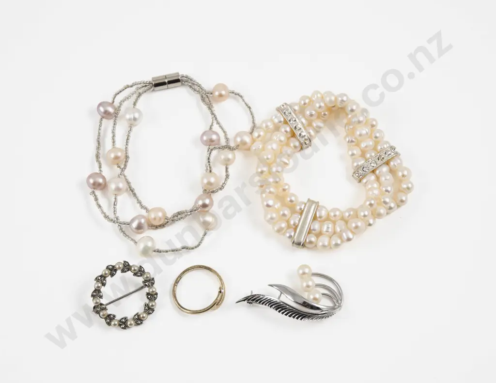 S/S Cultured Pearl Spray Brooch Image 1++