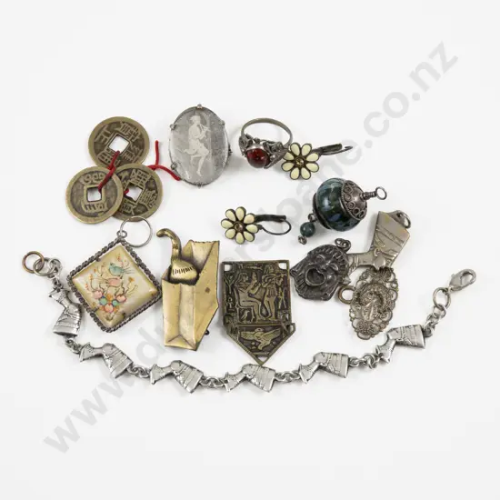 Collection of Assorted Vintage Costume Jewellery