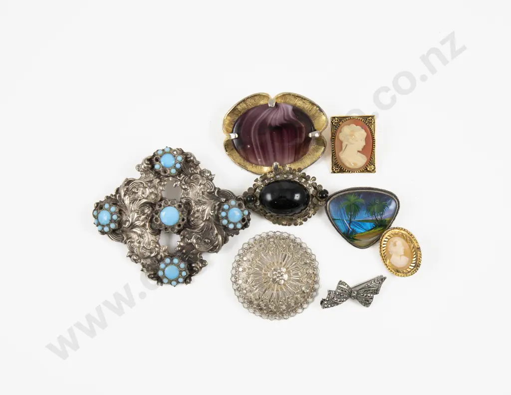 Collection of Assorted S/S and Costume Jewellery Vintage Brooches Image 1++