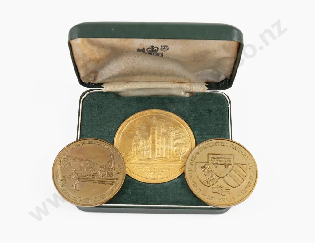 1967 Tower of London Bronze Medal and 1979 Liverpool & Manchester Railway 150years Medal x2 Image 1++