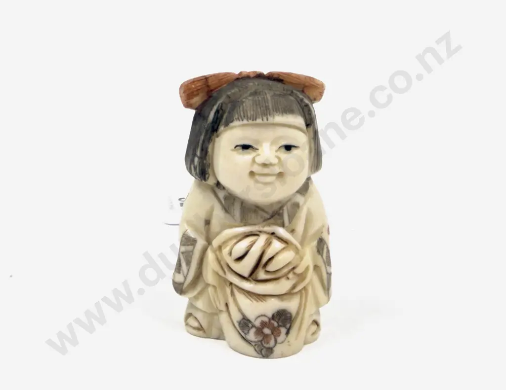 Carved Ivory Netsuke Signed to Base Image 1++