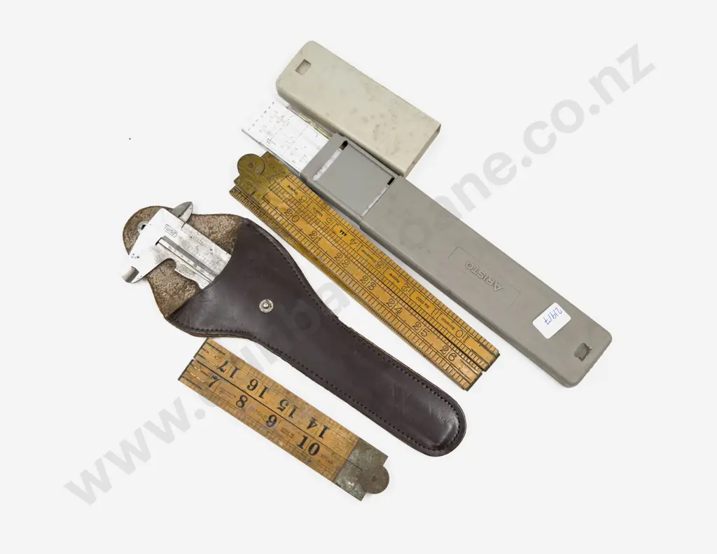 Qty of Assorted Vintage Measurements Implements Image 1++