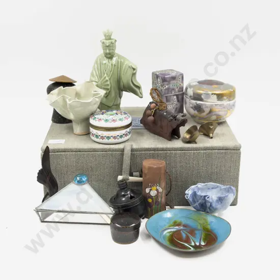 Qty of Assorted Pottery & Figures etc