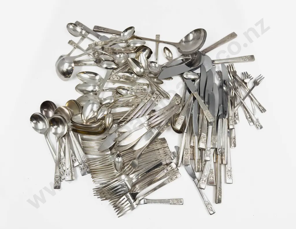 Qty of Assorted S/P Cutlery Image 1++