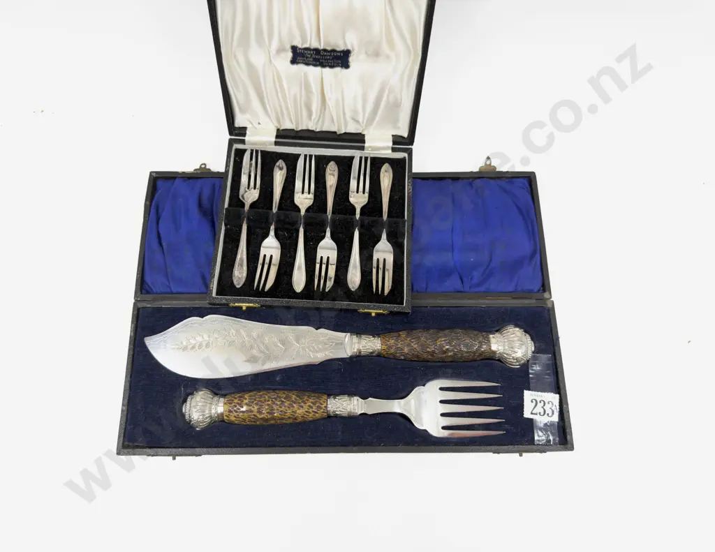 Cased Horn Handled Fish Knive & Fork together with Other Cased Cutlery Image 1++