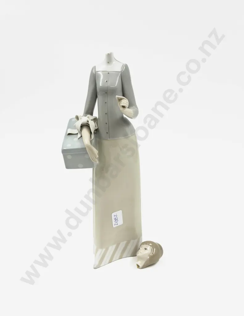 Three Lladro Figures (1 x A/F) Image 1++