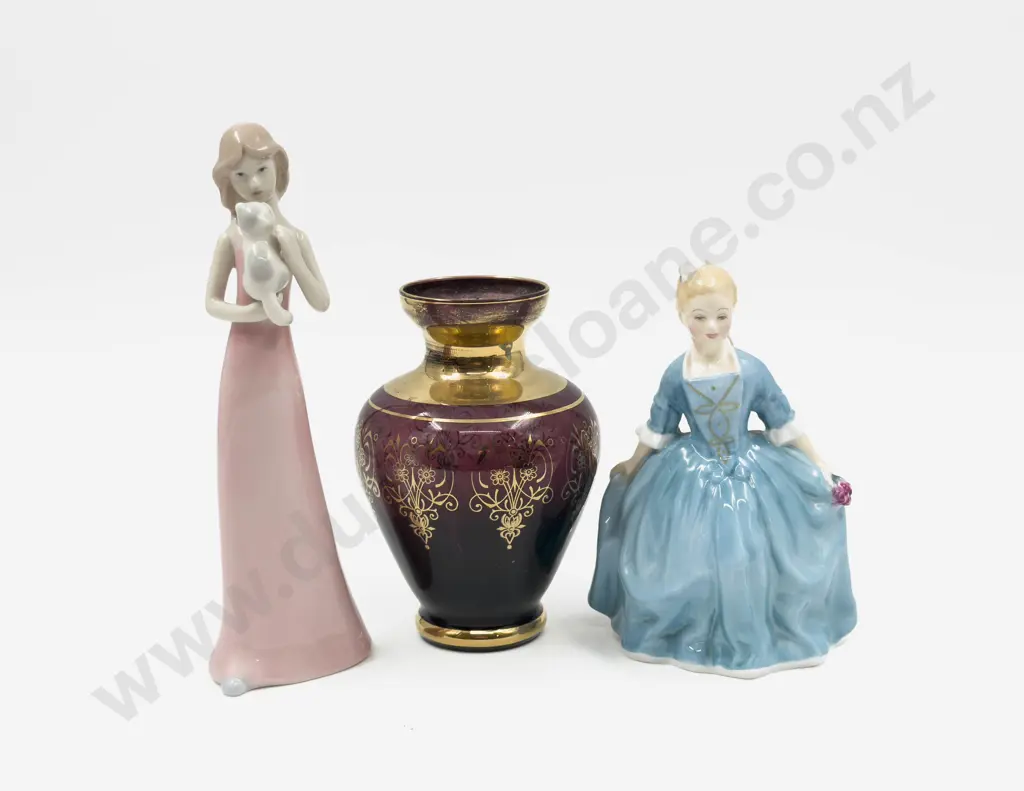 Small RD Figure "A Child from Williamsberg" with Art Glass Vase & Other Image 1++