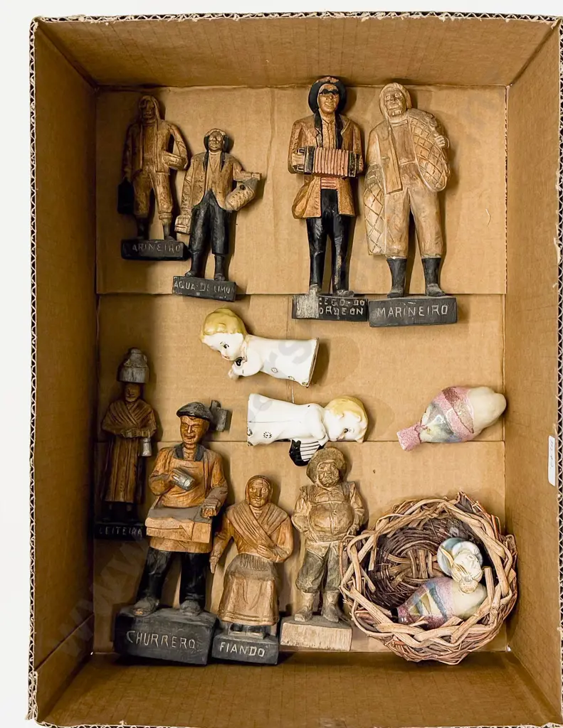 Qty of Assorted Vintage Carved Figures etc Image 1++