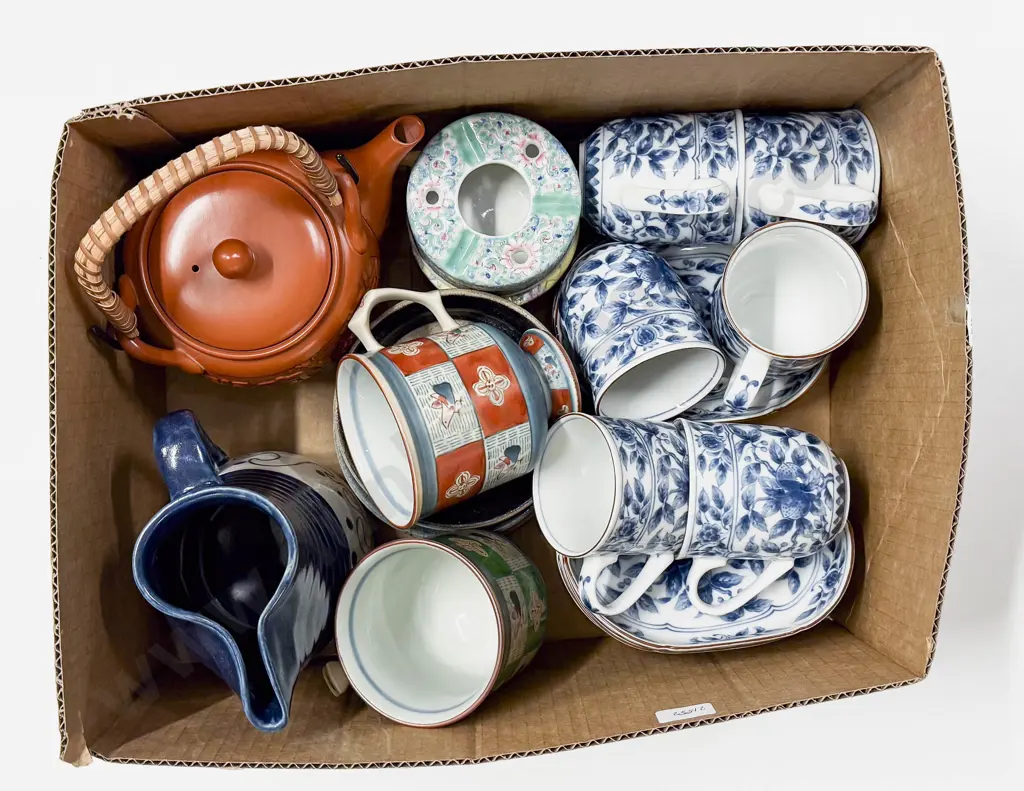 Small Qty of Assorted Pottery & China Image 1++