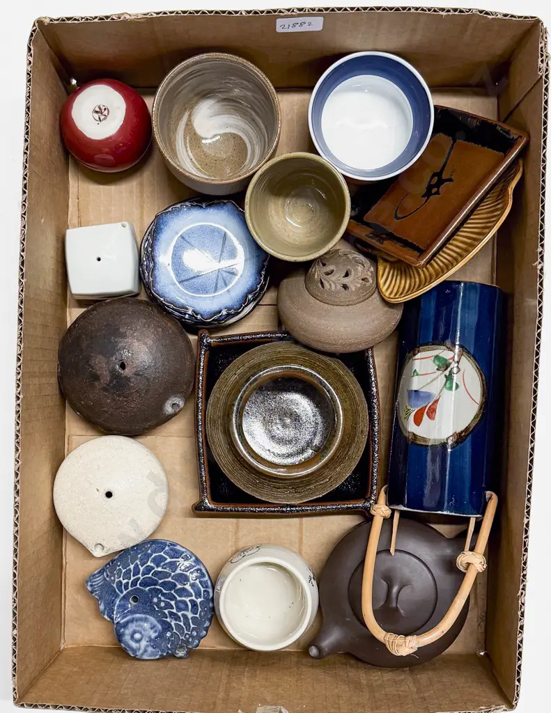 Box Qty of Assorted Pottery & China Image 1++