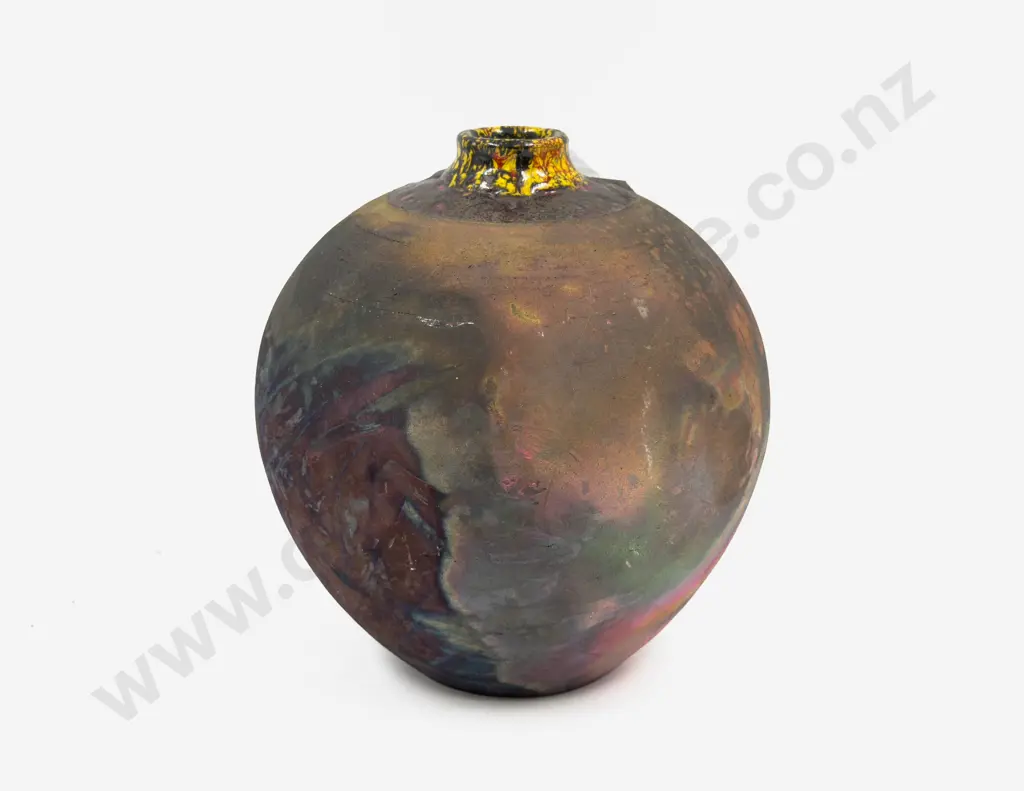 NZ Pottery Vase Image 1++