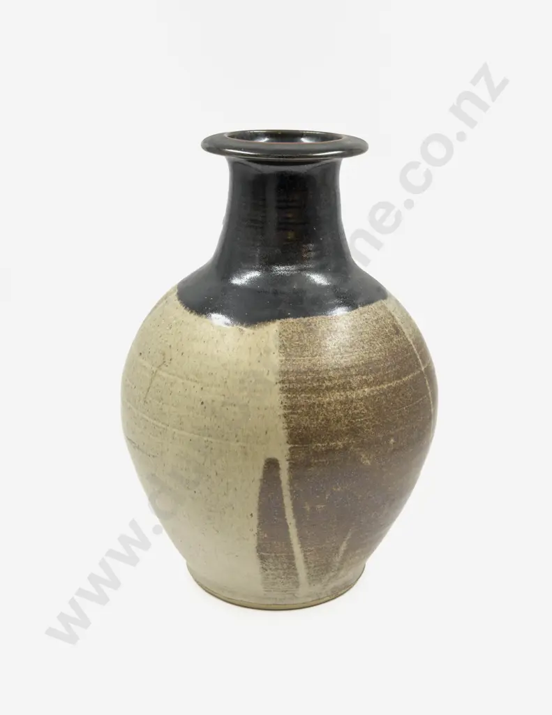 A Large NZ Pottery Vase Image 1++
