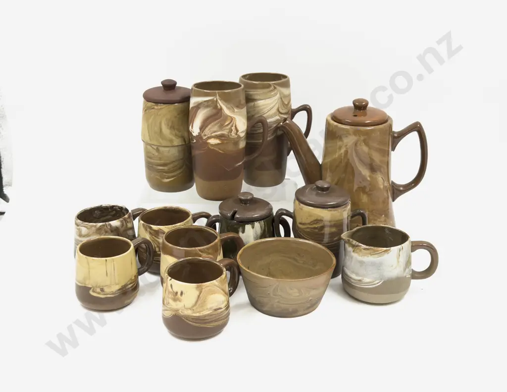 Qty of Assorted Te Rona Pottery Image 1++