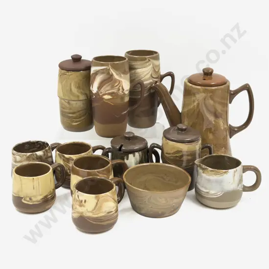 Qty of Assorted Te Rona Pottery