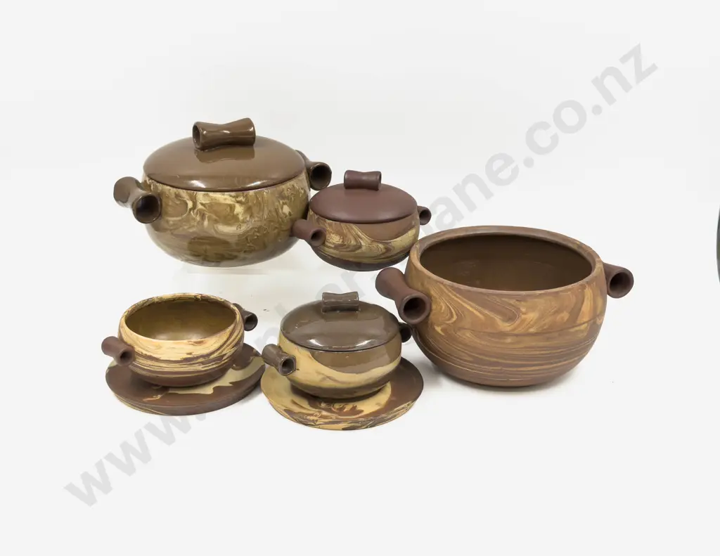 Qty of Assorted Te Rona Pottery Image 1++