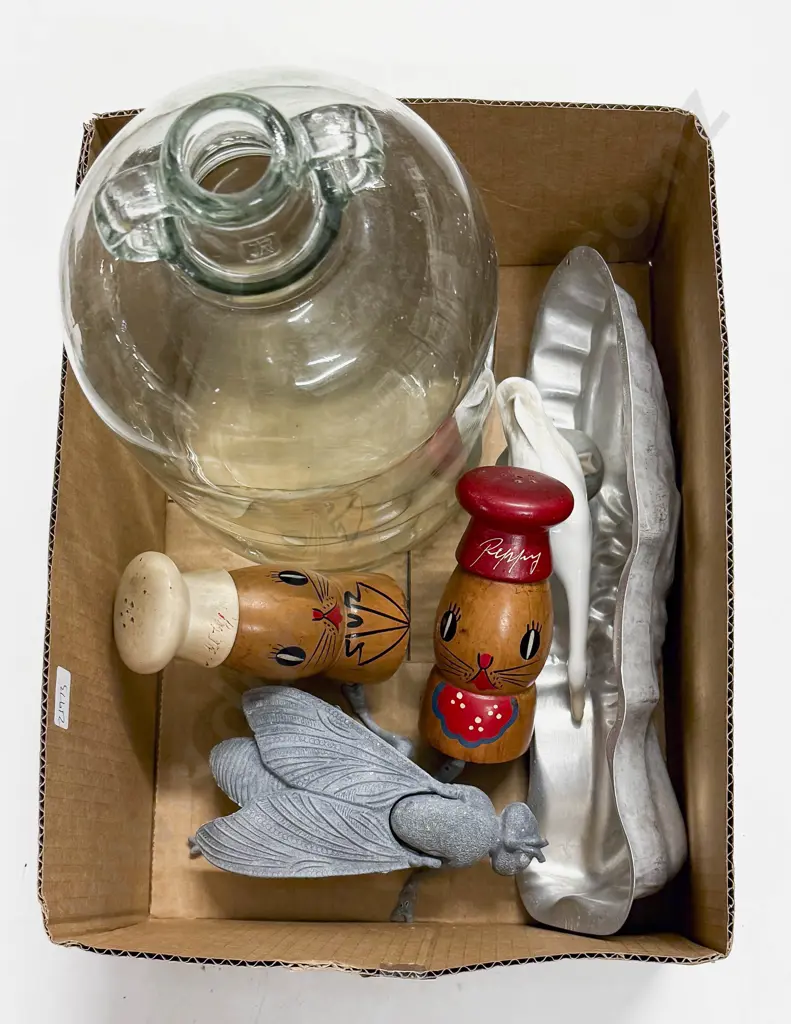 Box Qty of Assorted incl Novelty Salt & Pepper and Fish Form Food Mold Image 1++