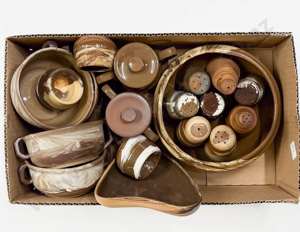 Box Qty of Assorted Te Rona Pottery Image 1++