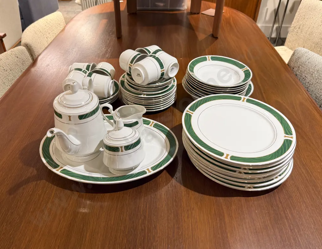 Royal China "Emerald Marble" Pattern Part Dinnerset Image 1++