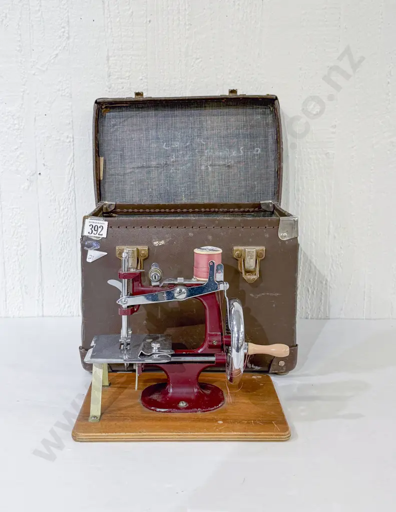 Essex Engineering Miniature Sewing Machine in Case Image 1++