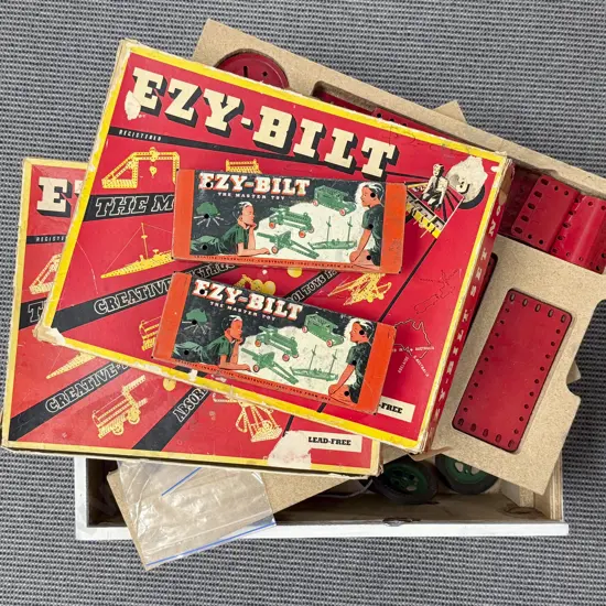 Post-War Ezy-Bilt Plates Fitted into Chest with Two Tiers and Two No. 5 Sets