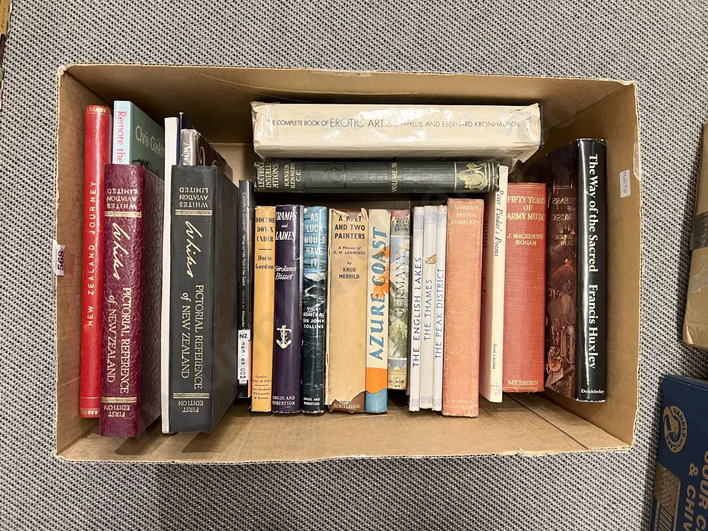 Box of Books incl Whites Aviation Image 1++