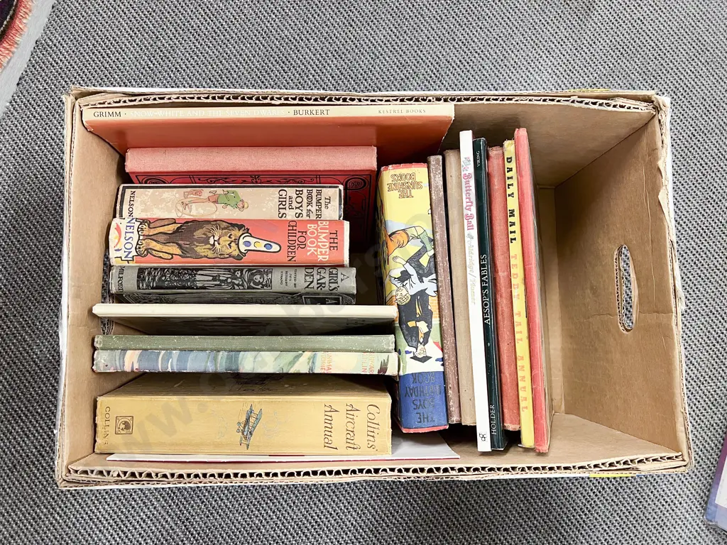 Box of Books incl Vintage Childrens Annuals etc Image 1++