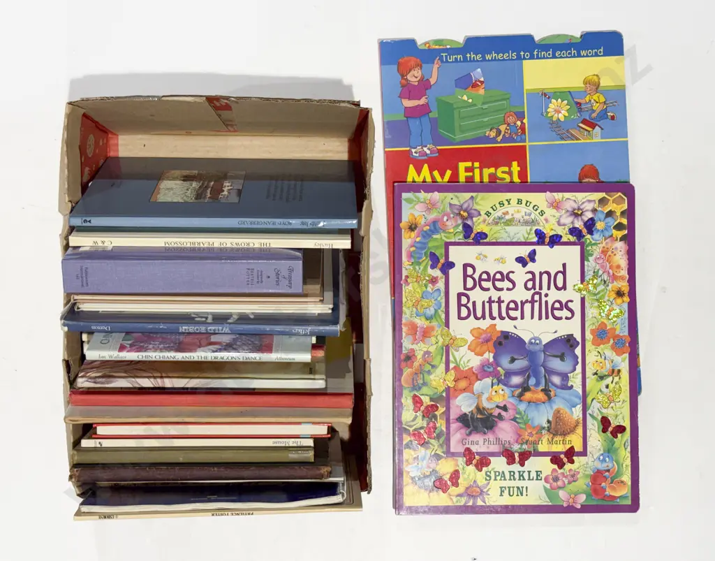 Box of Assorted Childrens Books Image 1++