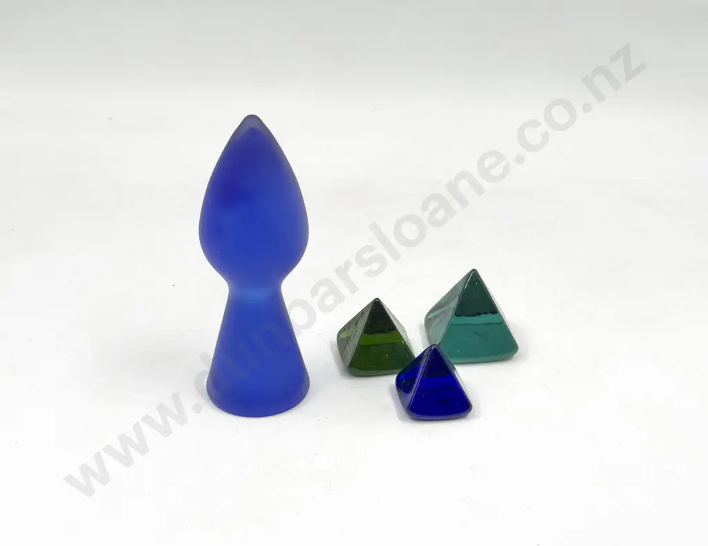 Four Pces of Assorted Art Glass Image 1++