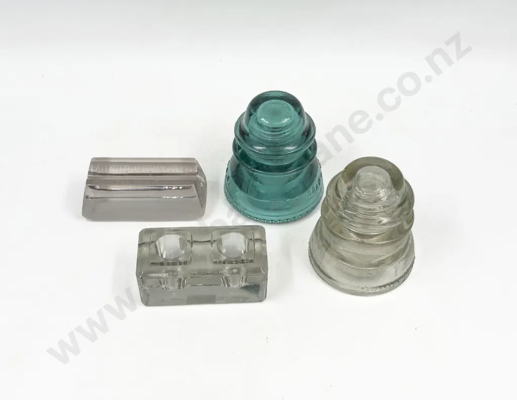 Four Pces of Vintage American Glass incl Insulators & Desk Stands Image 1++