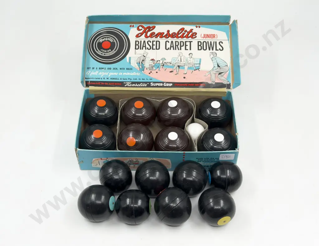 Boxed Set of Carpet Bowls together Associated Extras Image 1++