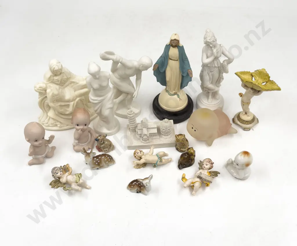 Box Qty of Assorted Figures & Ornaments Image 1++