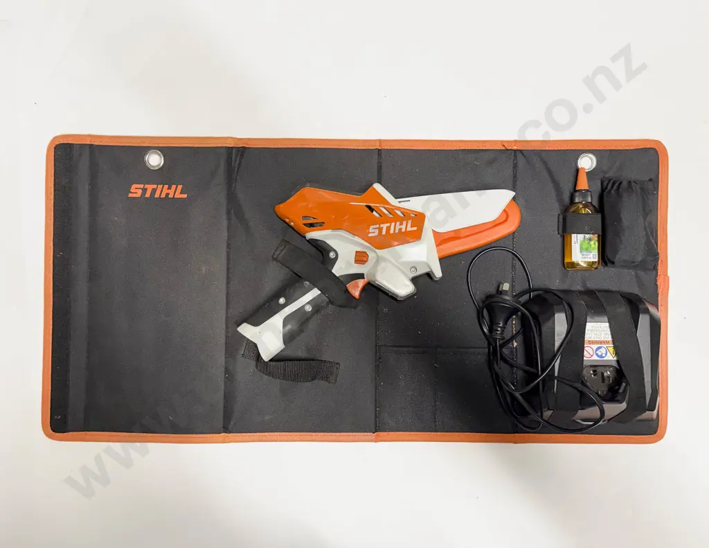 Stihl GTA 26 Cordless Garden Pruner Image 1++