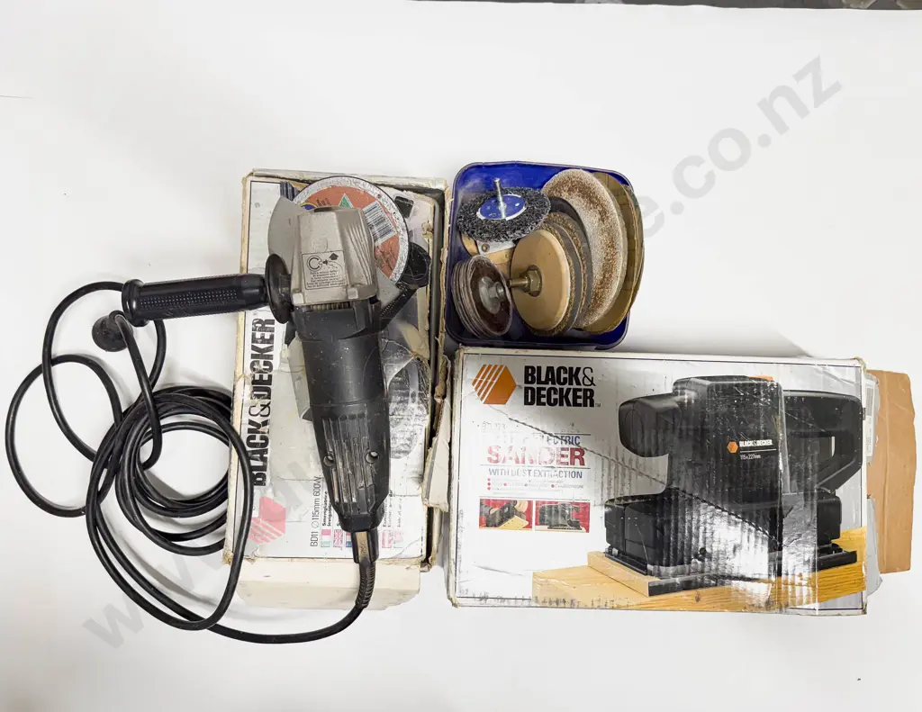 Boxed Black & Decker Sander Grinder & Sheet Sander Image 1++