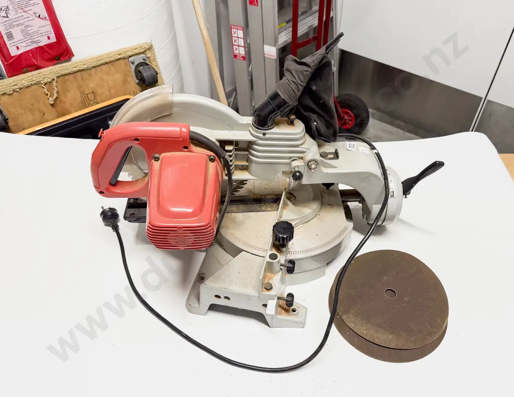 Bench Top Compound Mitre Saw Image 1++