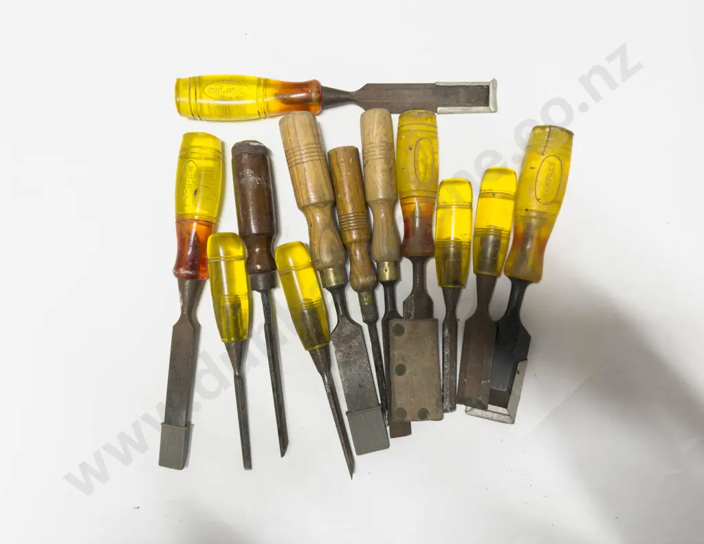 Qty of Assorted Vintage Woodworking Tools Chisels etc Image 1++