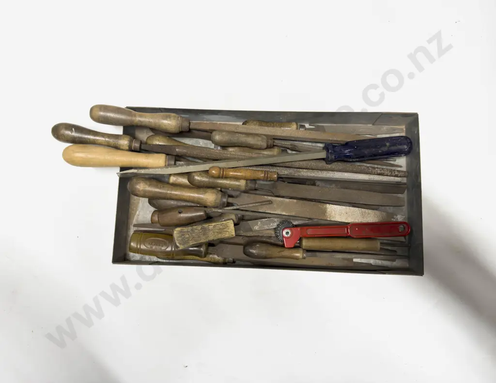 Qty of Assorted Vintage Woodworking Tools Chisels etc Image 1++