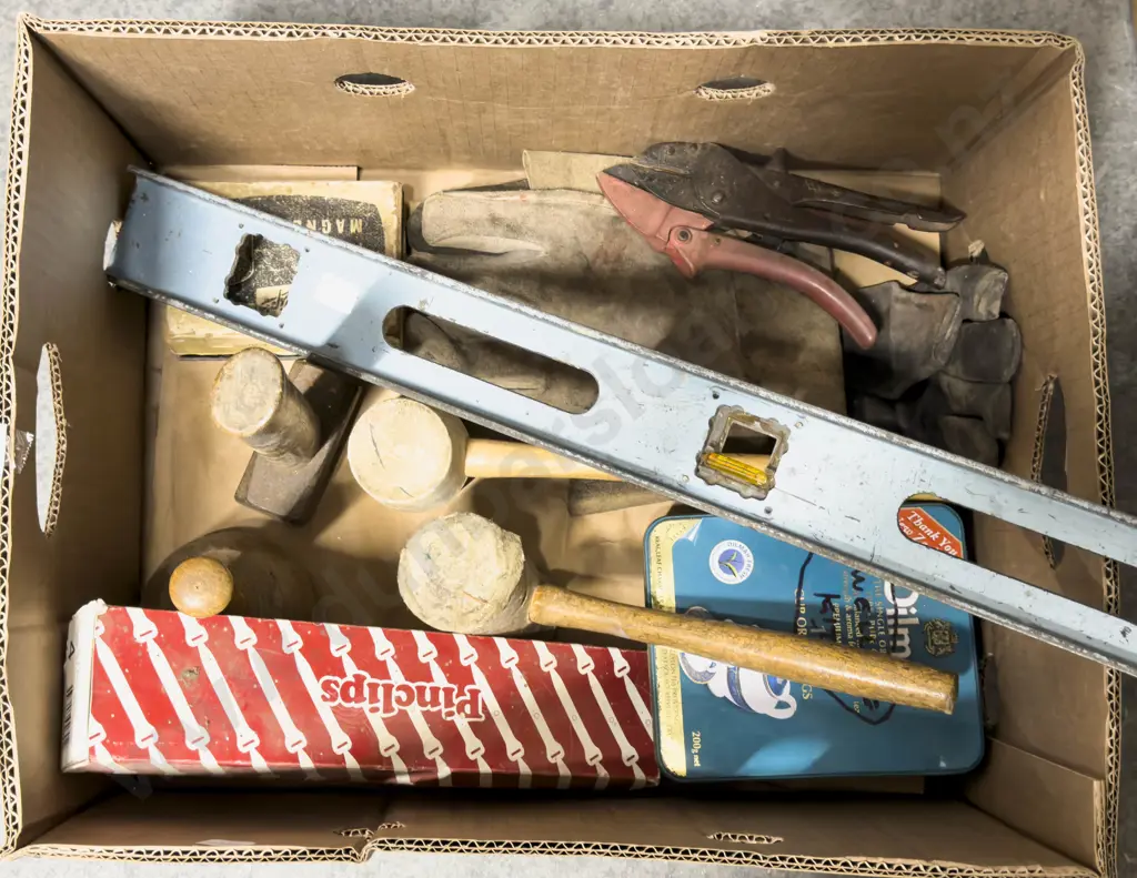Box Qty of Assorted Vintage Tools & Accessories incl Spirit Level Image 1++