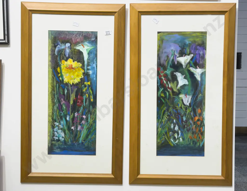 Indistinctly Signed - Pair of Floral Works "The Twins" - Oil Image 1++