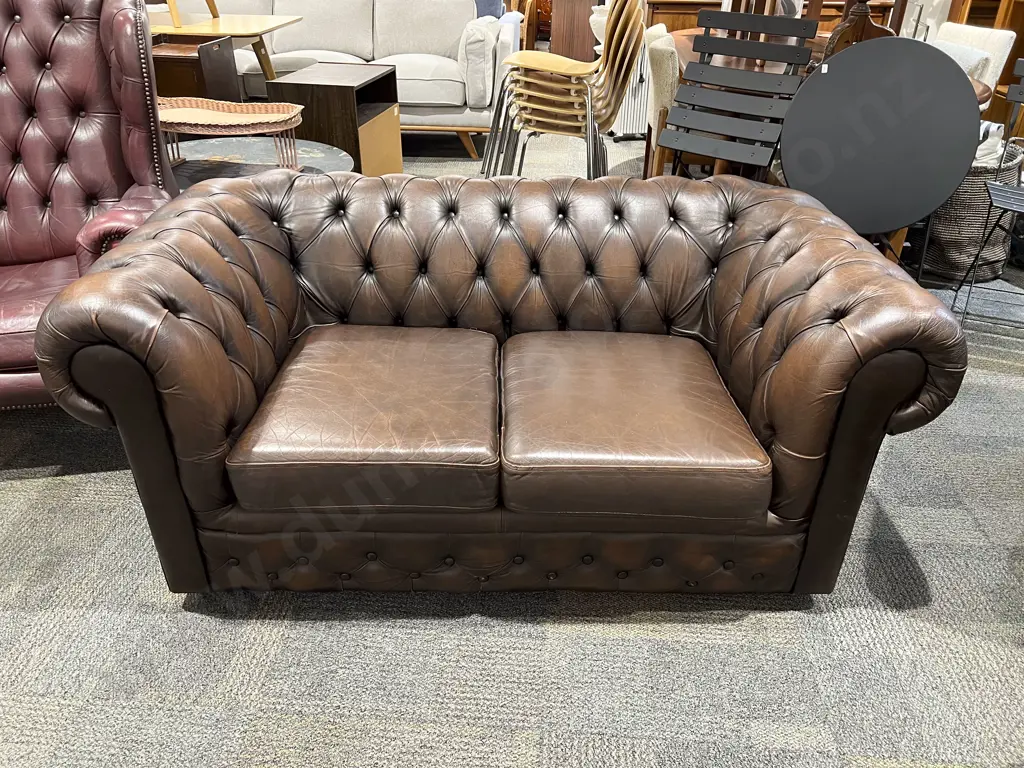 Chesterfield Style Three Piece Leather Lounge Suite Image 1++