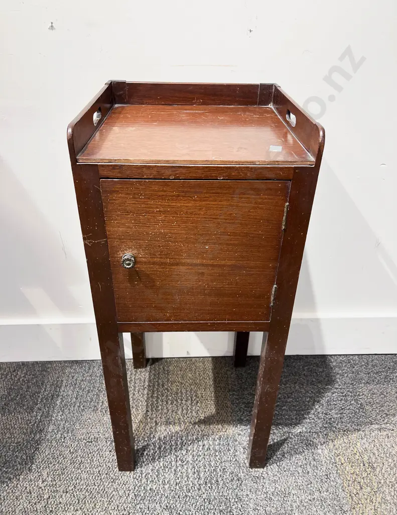 C19th Mahogany Single Drawer Bedside Cabinet Image 1++