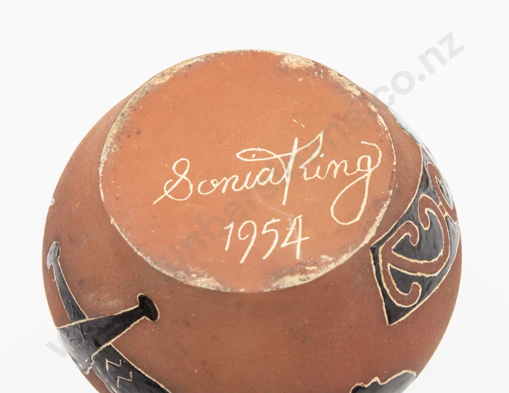 NZ Mid Century Terracotta Pot & Cover by Sonia King 1954 Image 1++